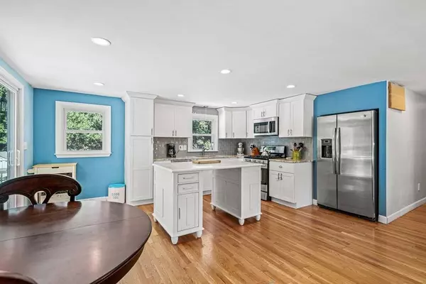 49 Parkwood Dr, Pepperell, MA 01463