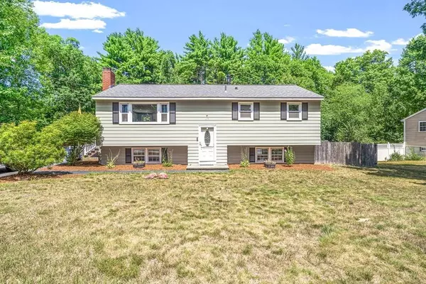 49 Parkwood Dr, Pepperell, MA 01463