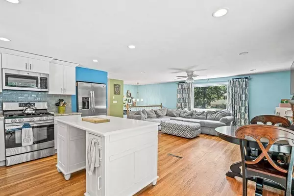 49 Parkwood Dr, Pepperell, MA 01463