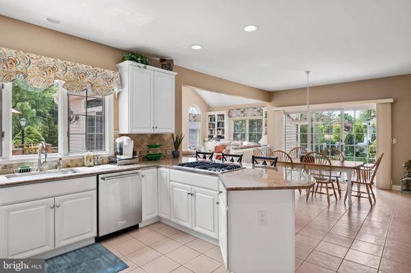 11 BROOKWOOD RD, Mount Laurel, NJ 08054