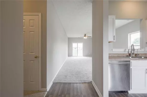 690 E Ponderosa Pine DR, Whiteland, IN 46184