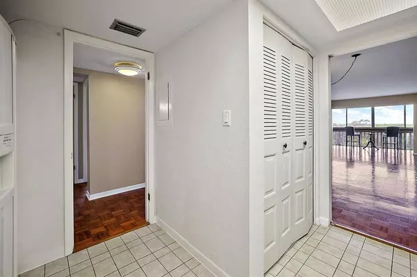 501 N MC DONALD ST #401, Mount Dora, FL 32757