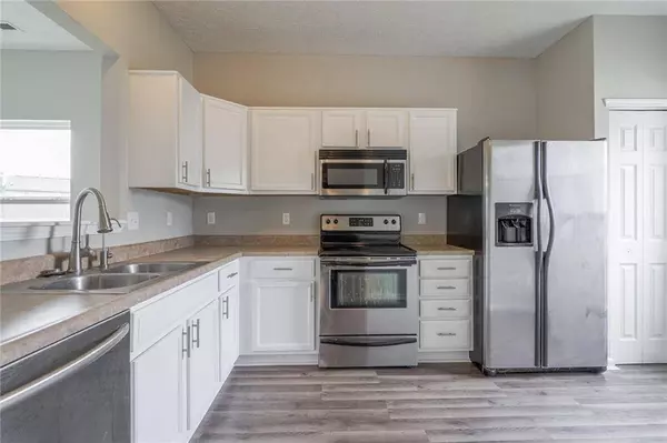 690 E Ponderosa Pine DR, Whiteland, IN 46184