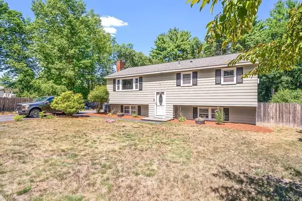 49 Parkwood Dr, Pepperell, MA 01463