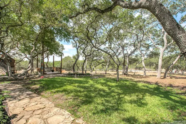 11 Sun Valley Dr, Spring Branch, TX 78070