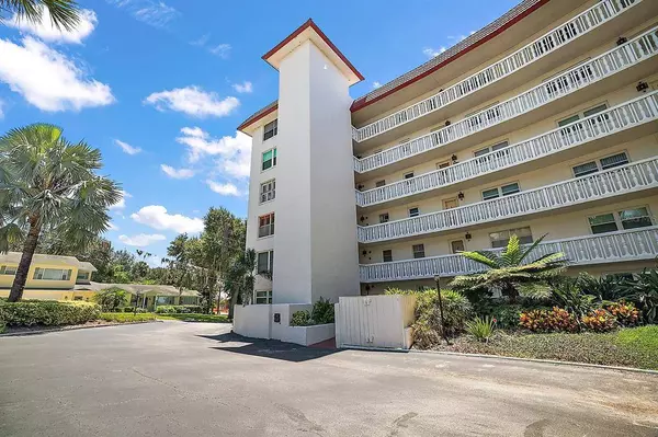 501 N MC DONALD ST #401, Mount Dora, FL 32757