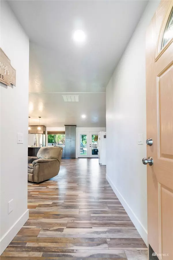 4002 Lakeridge DR E, Lake Tapps, WA 98391