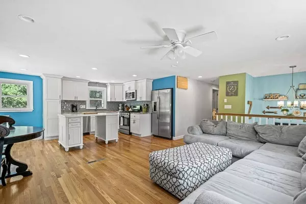 49 Parkwood Dr, Pepperell, MA 01463