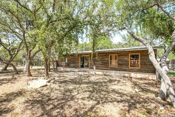 11 Sun Valley Dr, Spring Branch, TX 78070