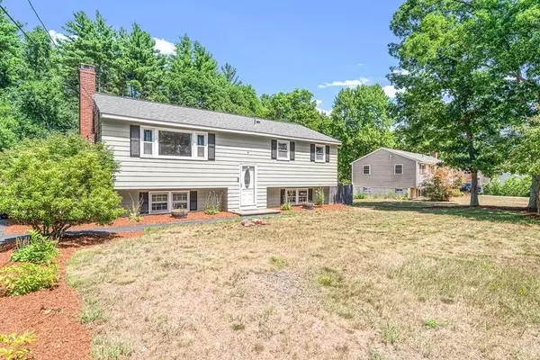 49 Parkwood Dr, Pepperell, MA 01463