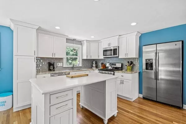 49 Parkwood Dr, Pepperell, MA 01463