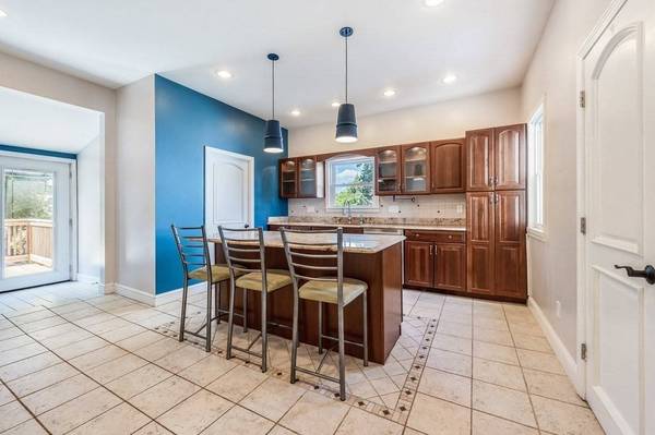 12 Sunnyside Avenue, Somerville, MA 02145