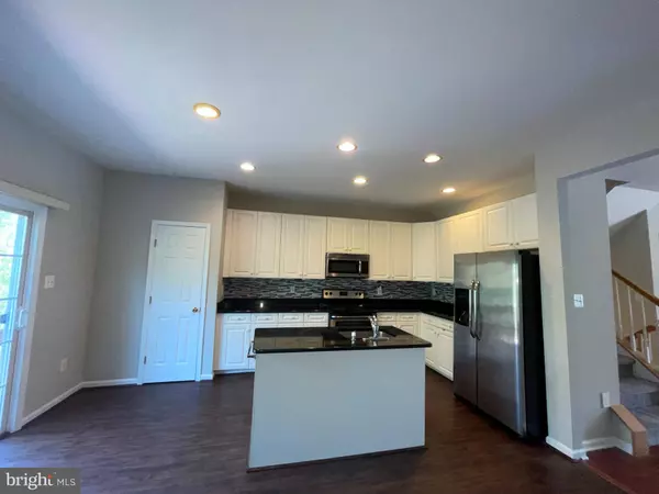 64 BUCKINGHAM PL, Cherry Hill, NJ 08003