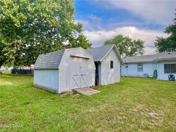 3108 THORNTON AVE, Parsons, KS 67357