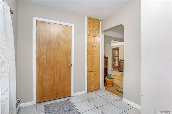 6570 BURTON Street SE, Cascade Twp, MI 49546