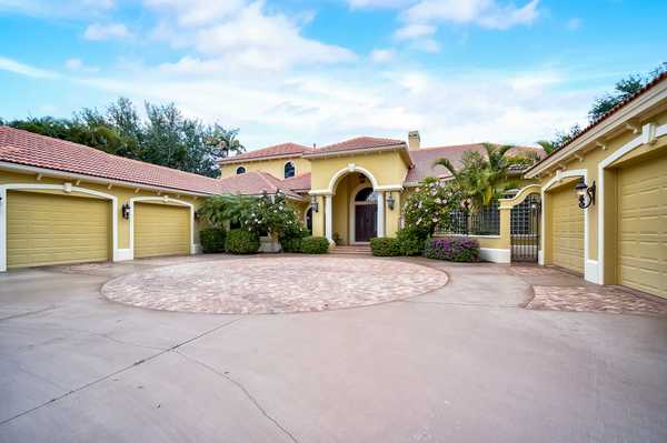 562 N MacEwen Drive Osprey FL 34229 - The Oaks Club