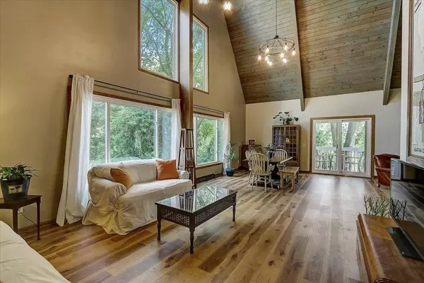 6075 Imperial Dr, Westport, WI 53597