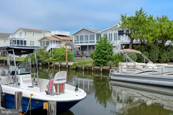 6 W DAGSBORO ST, Fenwick Island, DE 19944