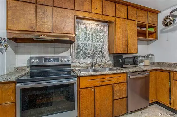 6570 BURTON Street SE, Cascade Twp, MI 49546