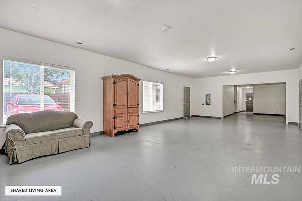 1217 S Michigan Ave, Boise, ID 83706