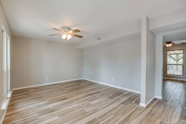 5306 LA CIENIGA ST, San Antonio, TX 78233-5519