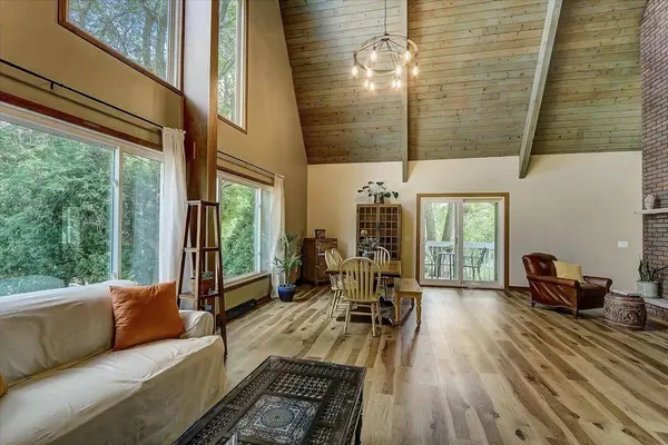 6075 Imperial Dr, Westport, WI 53597