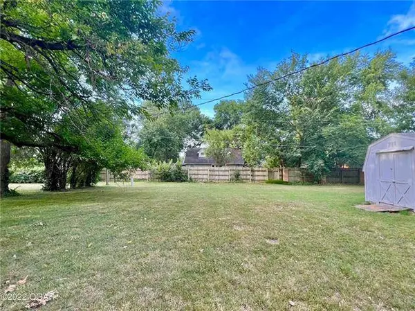 3108 THORNTON AVE, Parsons, KS 67357