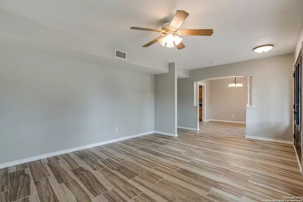 5306 LA CIENIGA ST, San Antonio, TX 78233-5519