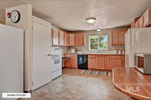 1217 S Michigan Ave, Boise, ID 83706