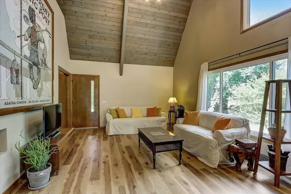 6075 Imperial Dr, Westport, WI 53597