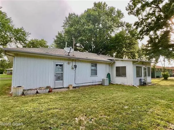 3108 THORNTON AVE, Parsons, KS 67357