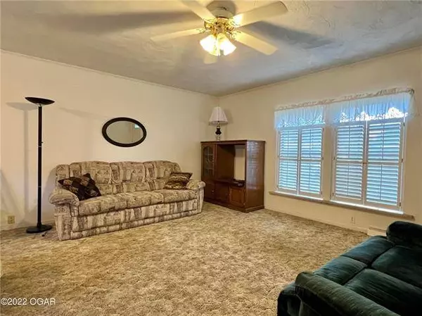 3108 THORNTON AVE, Parsons, KS 67357