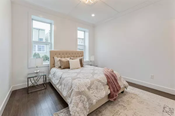 136 HIGHPOINT AVE  #2