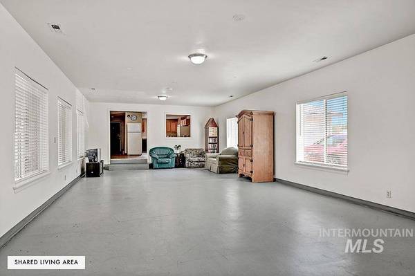 1217 S Michigan Ave, Boise, ID 83706