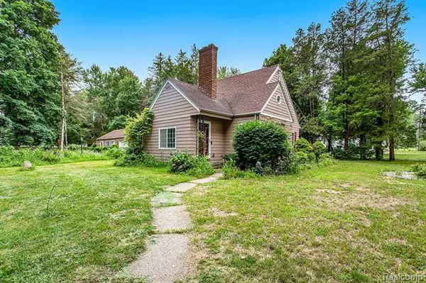 6570 BURTON Street SE, Cascade Twp, MI 49546