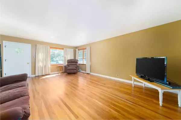 7112 S 88th Avenue, Justice, IL 60458