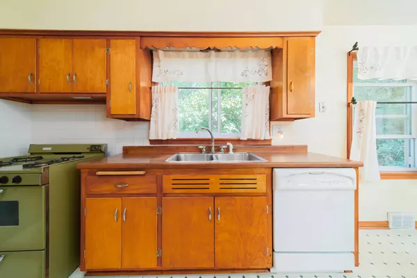 7112 S 88th Avenue, Justice, IL 60458