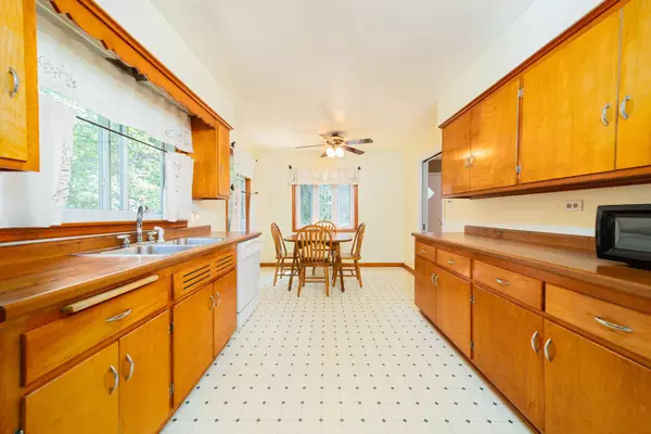 7112 S 88th Avenue, Justice, IL 60458