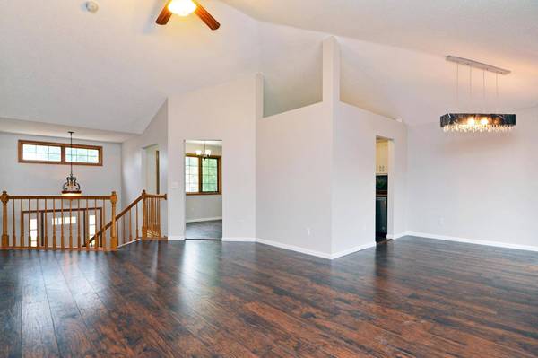 2434 Homestead AVE N, Oakdale, MN 55128