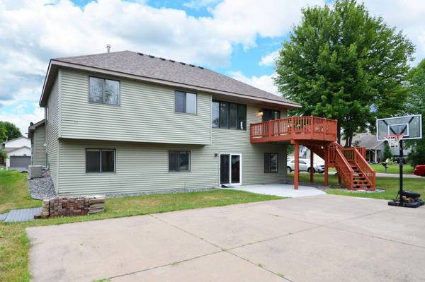 2434 Homestead AVE N, Oakdale, MN 55128