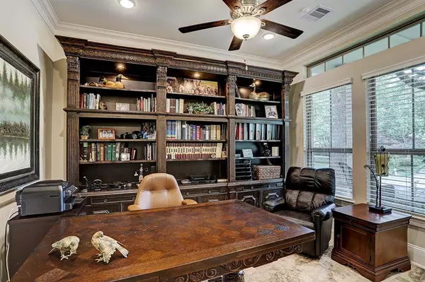 10139 Briar Dr DR, Houston, TX 77042