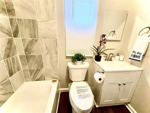 1024 GRANT AVE, Mount Dora, FL 32757