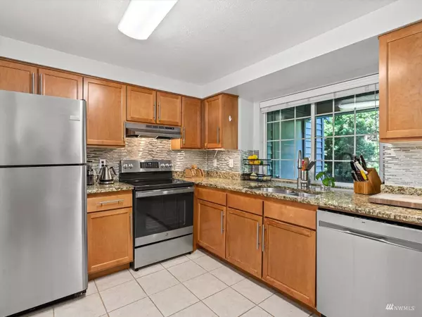 10008 NE 120th LN #C103, Kirkland, WA 98034