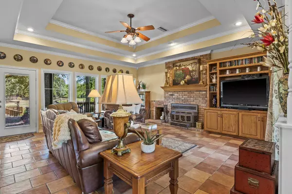 160 County Road 2830, Pittsburg, TX 75686