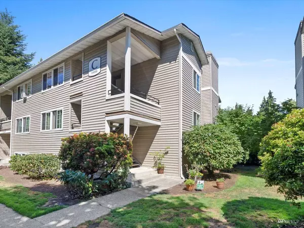 10008 NE 120th LN #C103, Kirkland, WA 98034