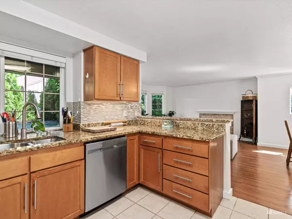 10008 NE 120th LN #C103, Kirkland, WA 98034