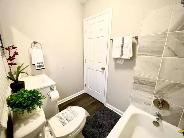 1024 GRANT AVE, Mount Dora, FL 32757