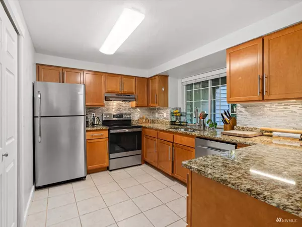 10008 NE 120th LN #C103, Kirkland, WA 98034