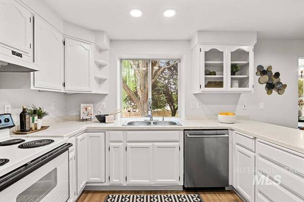 4991 N Contour Way, Boise, ID 83703