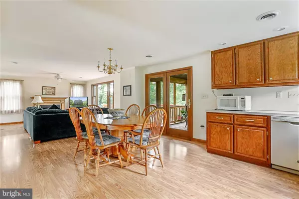 1533 CONSTANT RUN RD, Great Cacapon, WV 25422